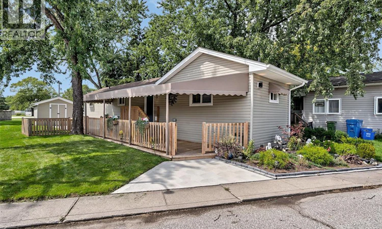 3 Robin Crescent