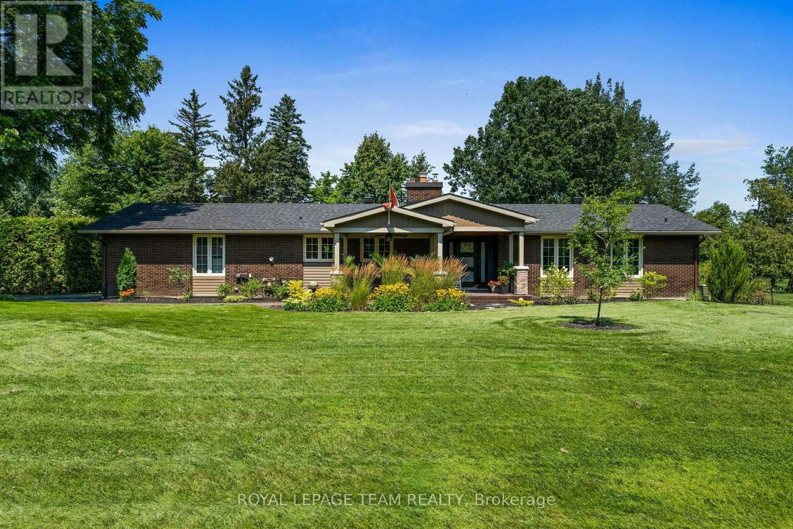 1279 Fairway Drive, Manotick, ON, K4M 1B3