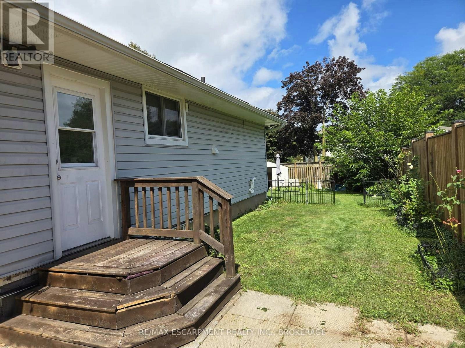 LOWER-32 Birchpark Drive, Grimsby, ON, L3M 4N1 - 2