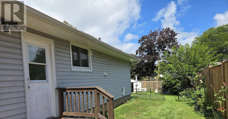 LOWER-32 Birchpark Drive, Grimsby, ON, L3M 4N1 - 2