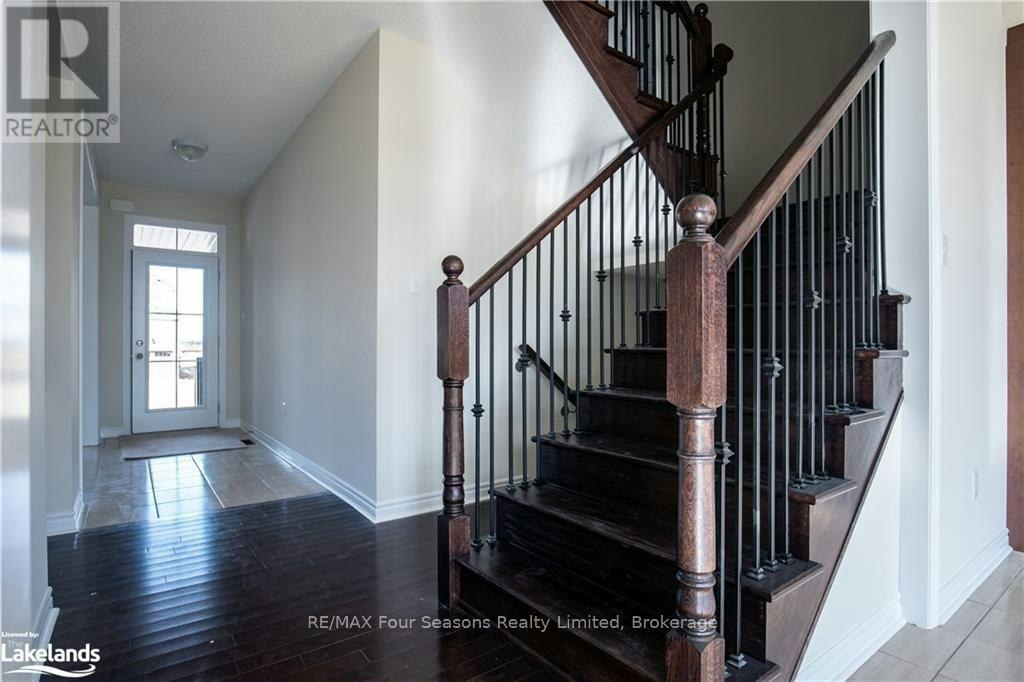 UPPER-90 Kirby Avenue, Collingwood, ON, L9Y 5H5 - 17
