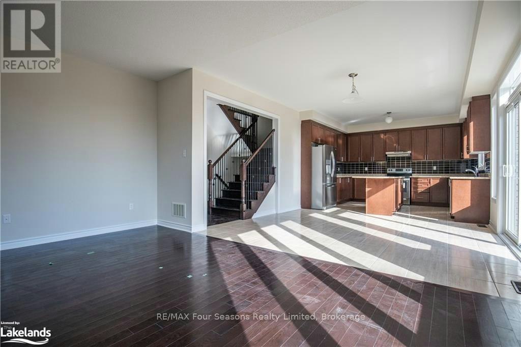 UPPER-90 Kirby Avenue, Collingwood, ON, L9Y 5H5 - 7