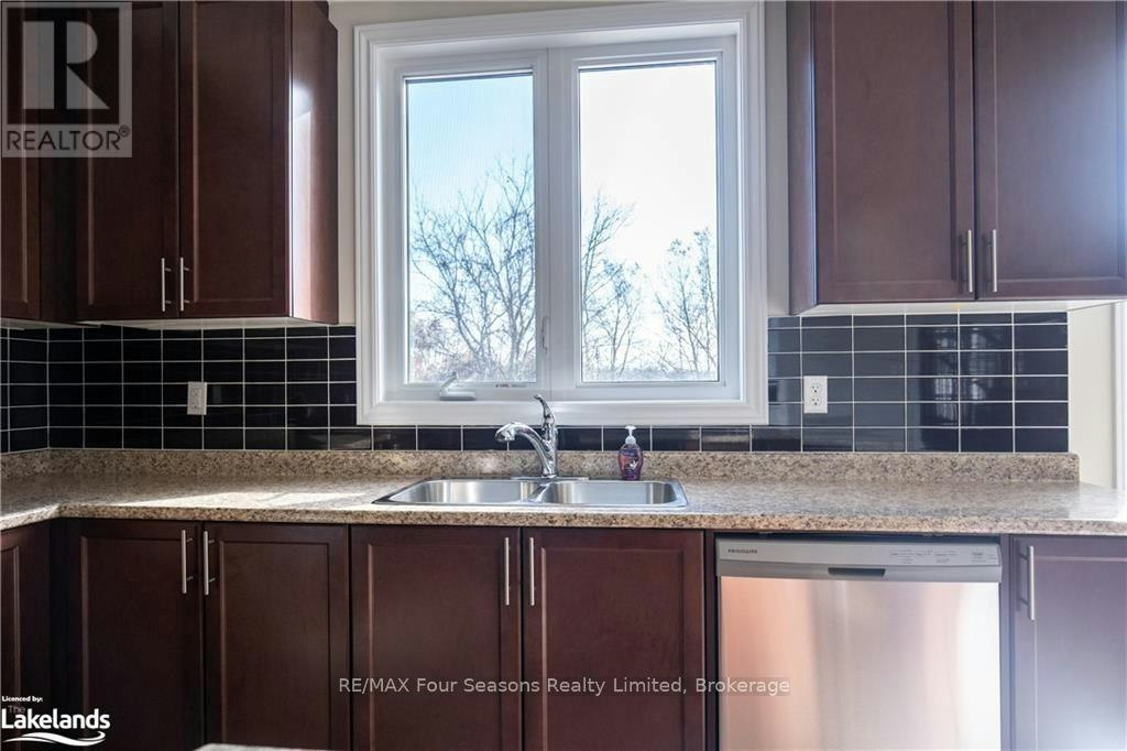 UPPER-90 Kirby Avenue, Collingwood, ON, L9Y 5H5 - 11