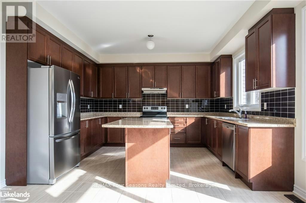 UPPER-90 Kirby Avenue, Collingwood, ON, L9Y 5H5 - 8