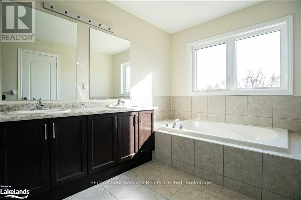 UPPER-90 Kirby Avenue, Collingwood, ON, L9Y 5H5 - 27
