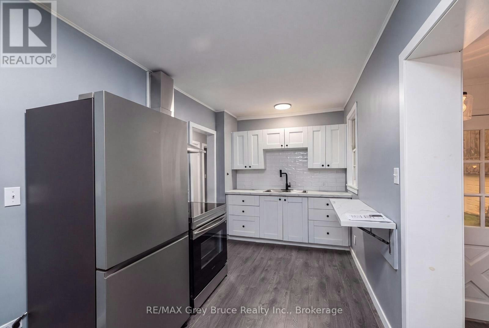 701 5th Street E, Owen Sound, ON, N4K 1E4 - 9