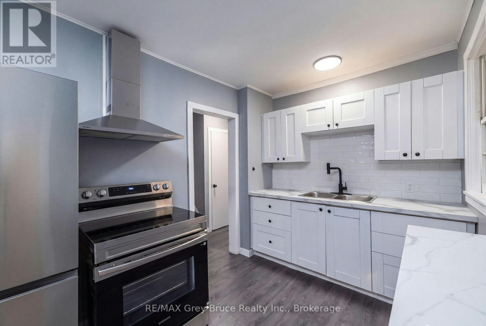 701 5th Street E, Owen Sound, ON, N4K 1E4 - 8