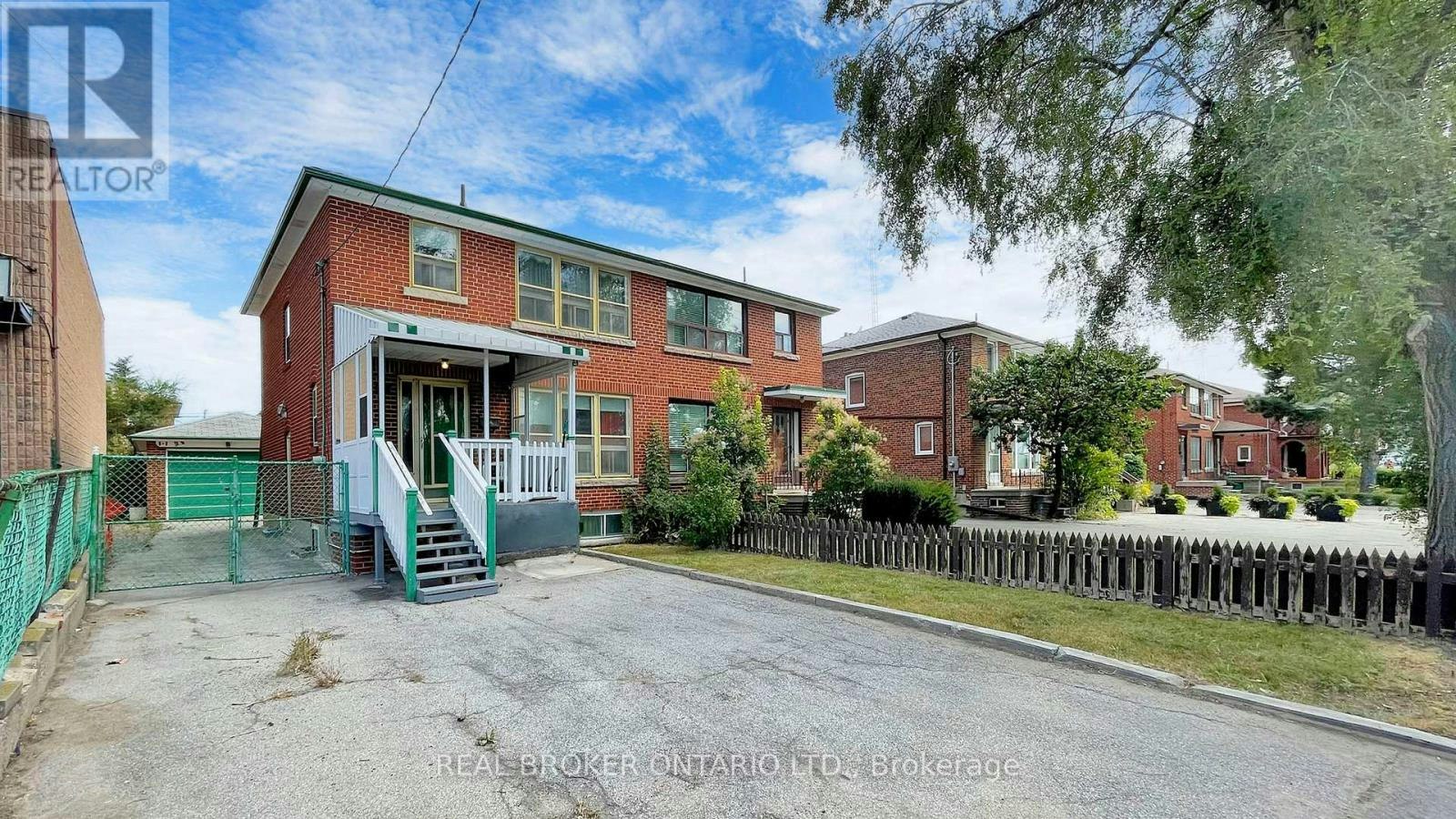 3241 Dufferin Street, Toronto, ON, M6A 2T2