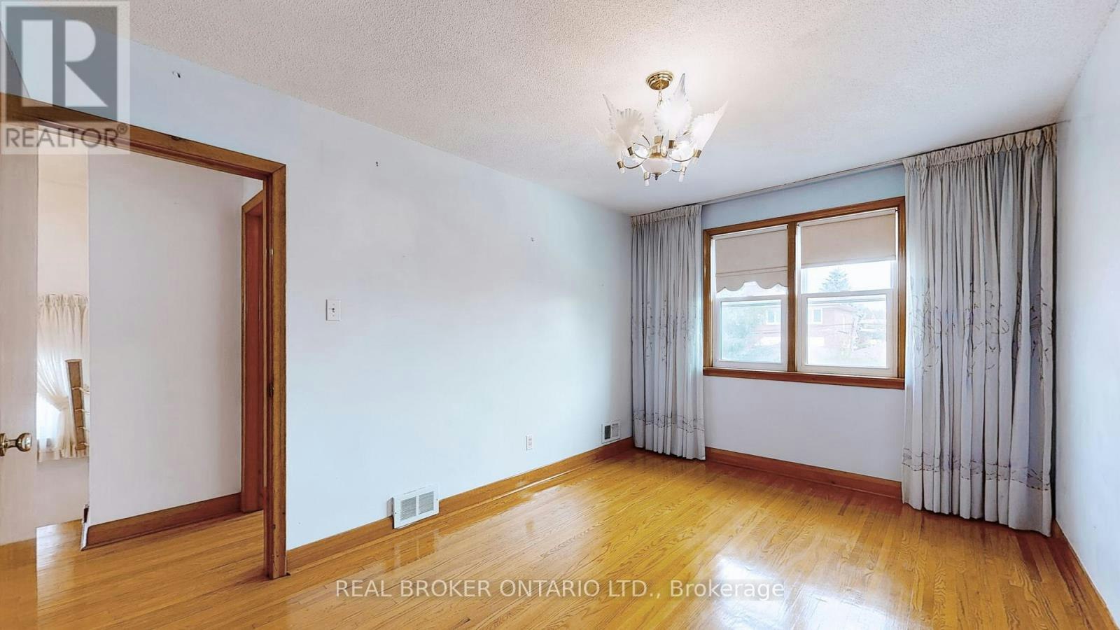3241 Dufferin Street, Toronto, ON, M6A 2T2 - 22
