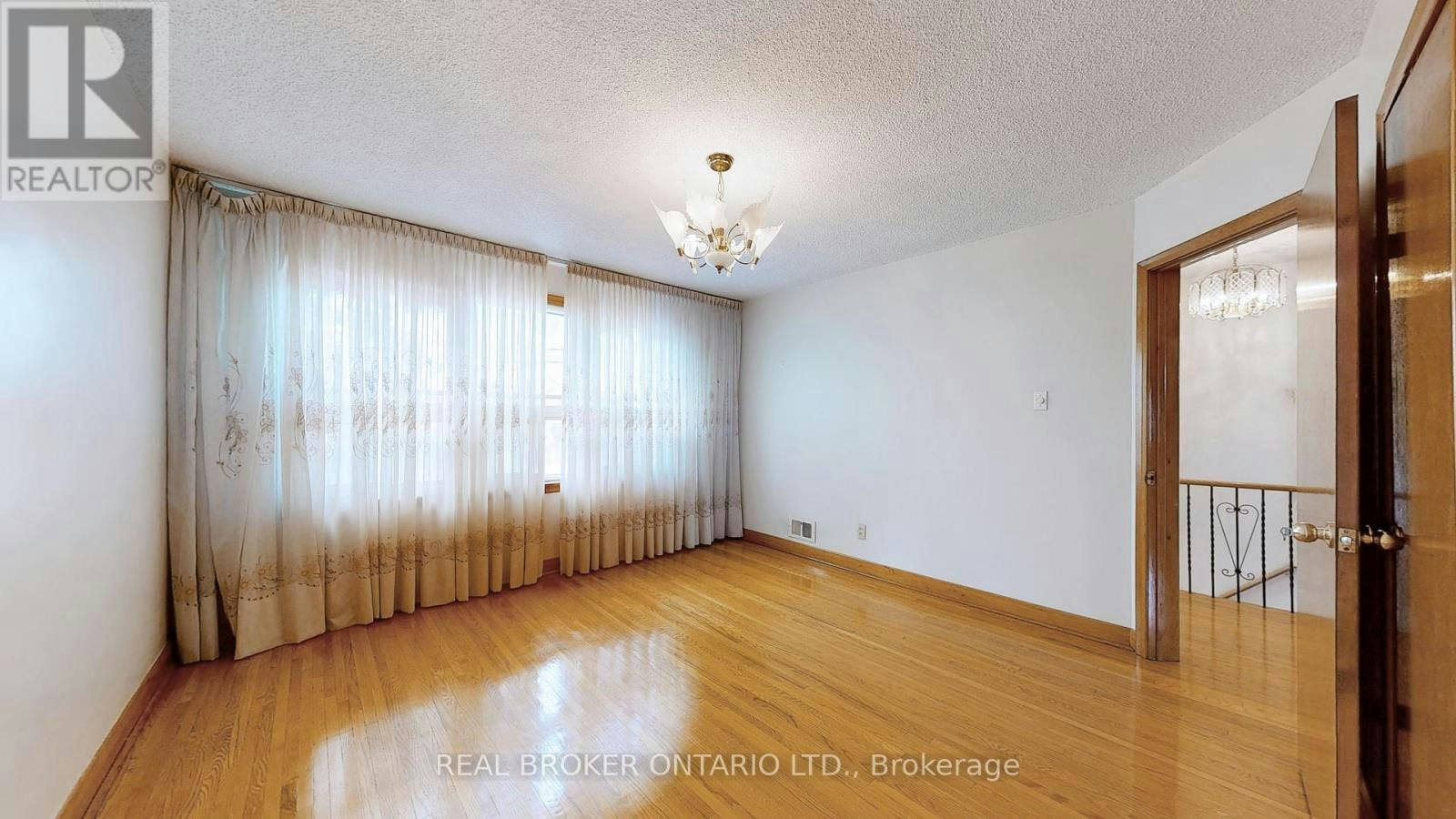 3241 Dufferin Street, Toronto, ON, M6A 2T2 - 18