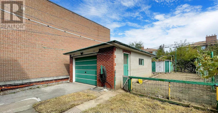 3241 Dufferin Street, Toronto, ON, M6A 2T2 - 34