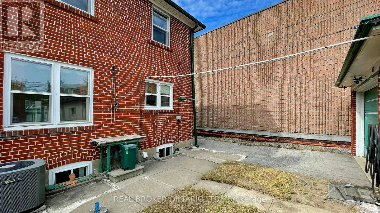 3241 Dufferin Street, Toronto, ON, M6A 2T2 - 33