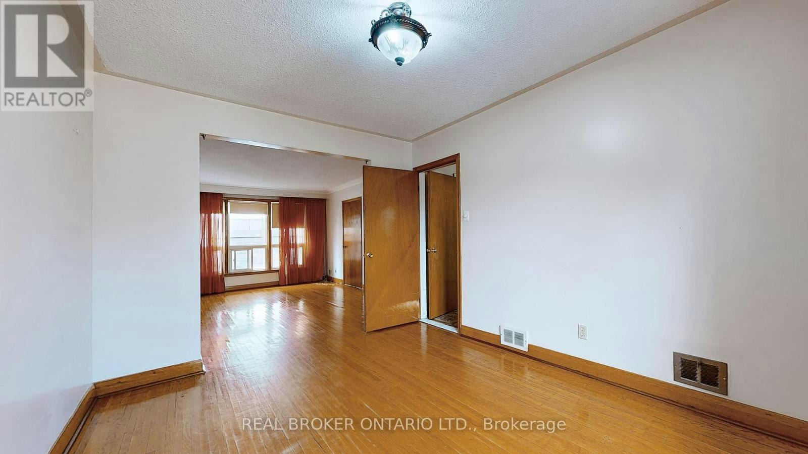 3241 Dufferin Street, Toronto, ON, M6A 2T2 - 11