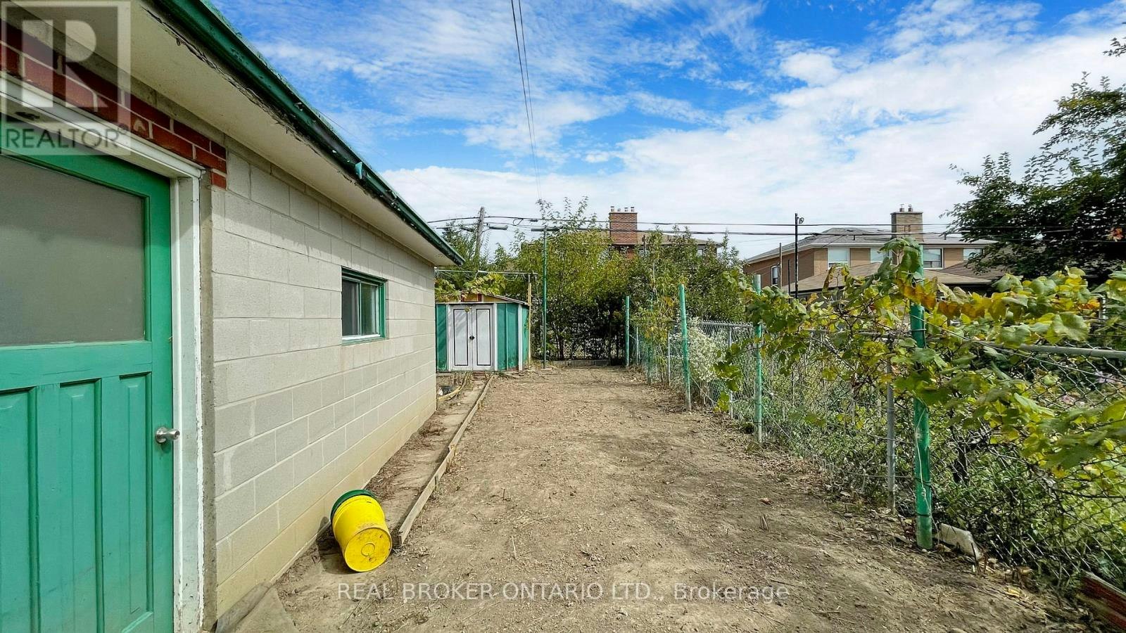 3241 Dufferin Street, Toronto, ON, M6A 2T2 - 37