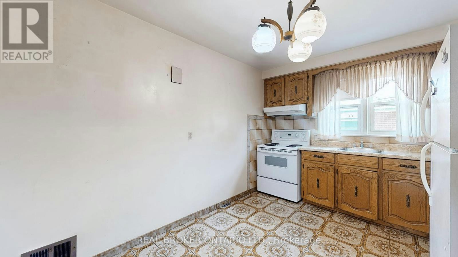 3241 Dufferin Street, Toronto, ON, M6A 2T2 - 14