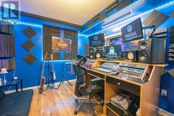 10 Lisa Court, London, ON, N5Z 5B3