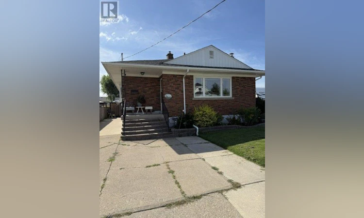 51 Martin Street N