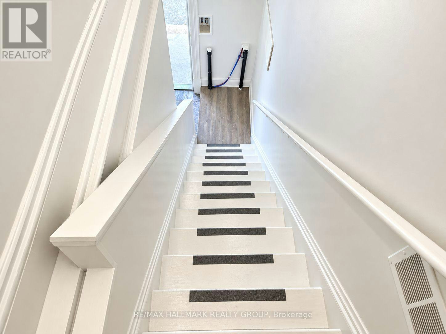 3-6301 Bank Street, Ottawa, ON, K4P 1J2 - 3
