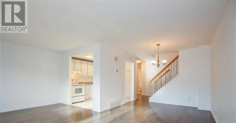 121 Erin Crescent, Ottawa, ON, K1V 9Z3 - 7