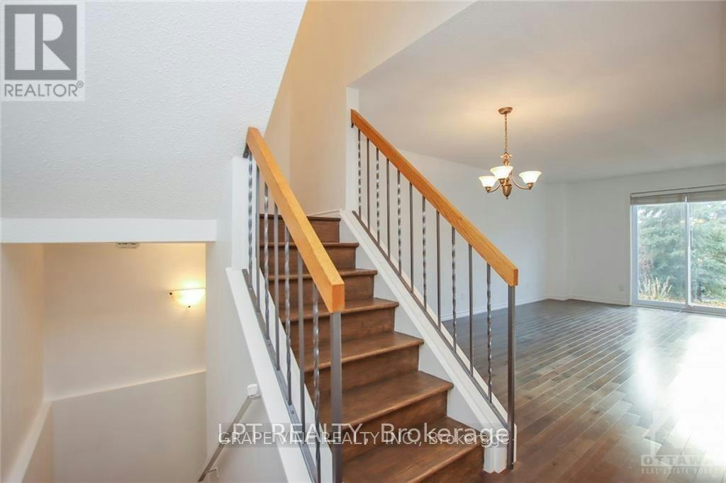 121 Erin Crescent, Ottawa, ON, K1V 9Z3 - 4