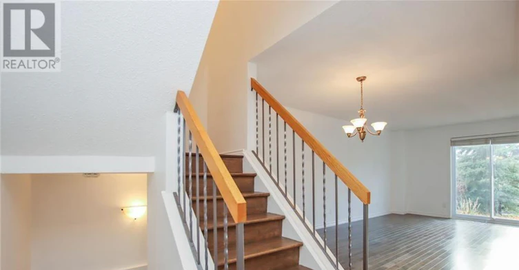 121 Erin Crescent, Ottawa, ON, K1V 9Z3 - 4