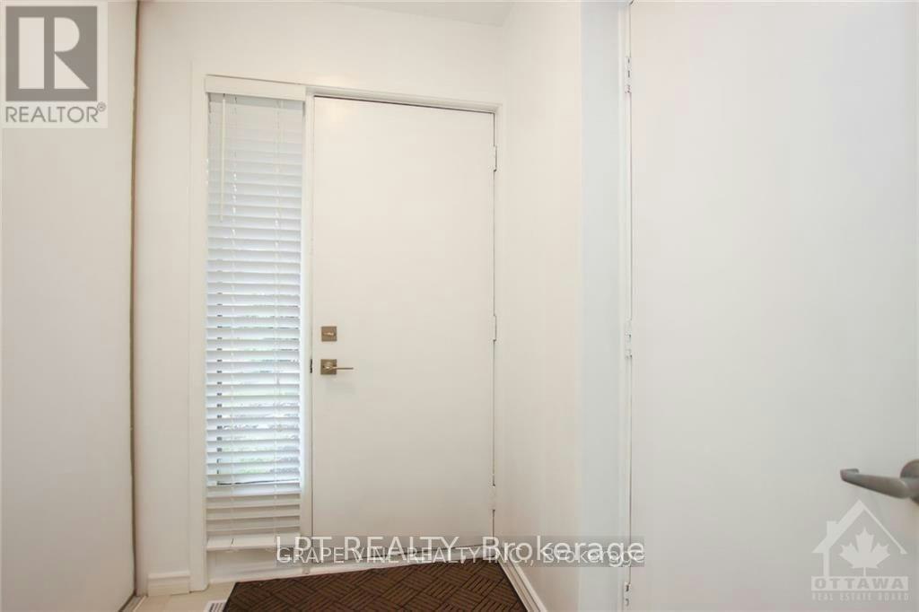 121 Erin Crescent, Ottawa, ON, K1V 9Z3 - 2