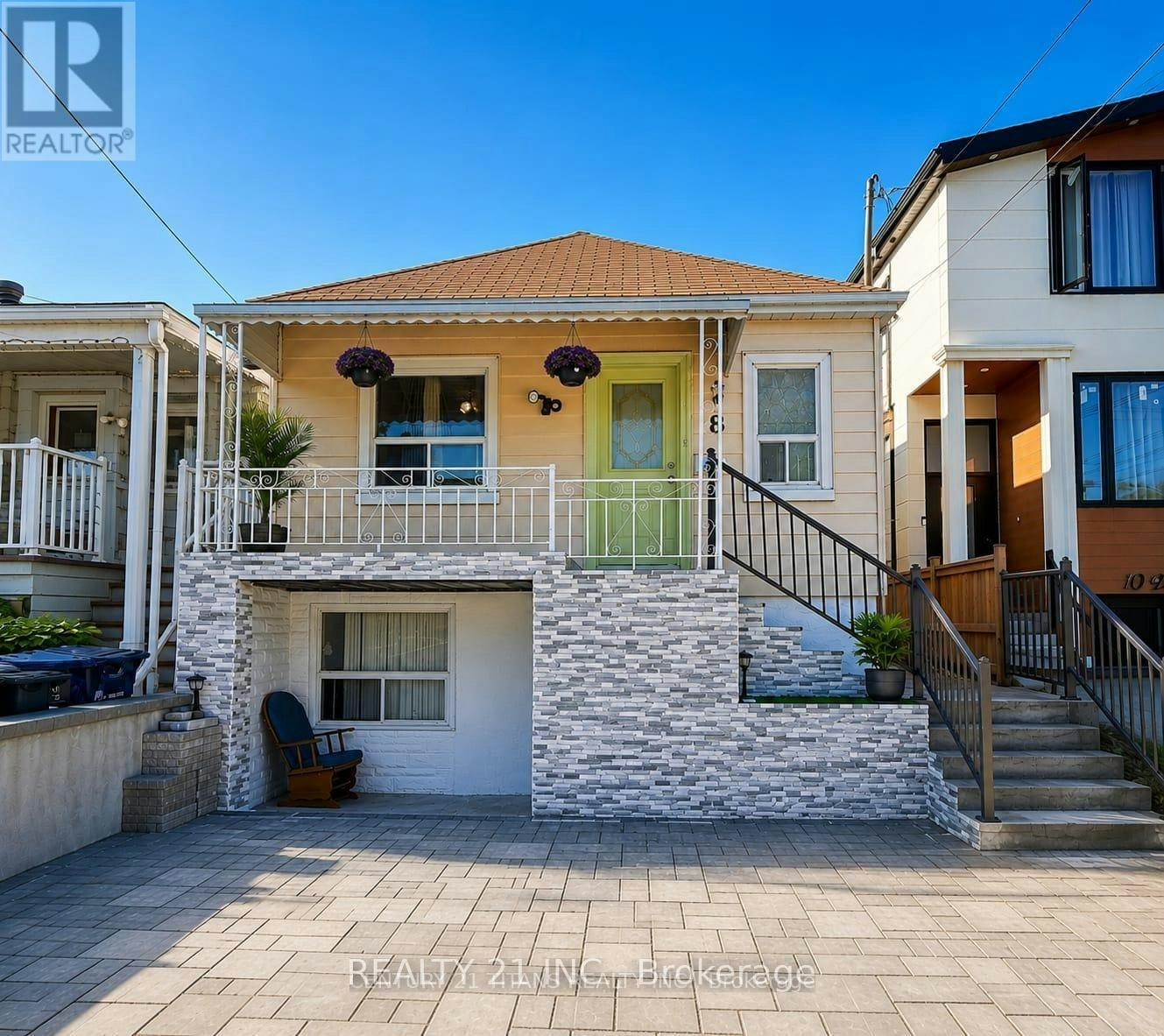 8 Mack Avenue, Toronto, ON, M1L 1L9