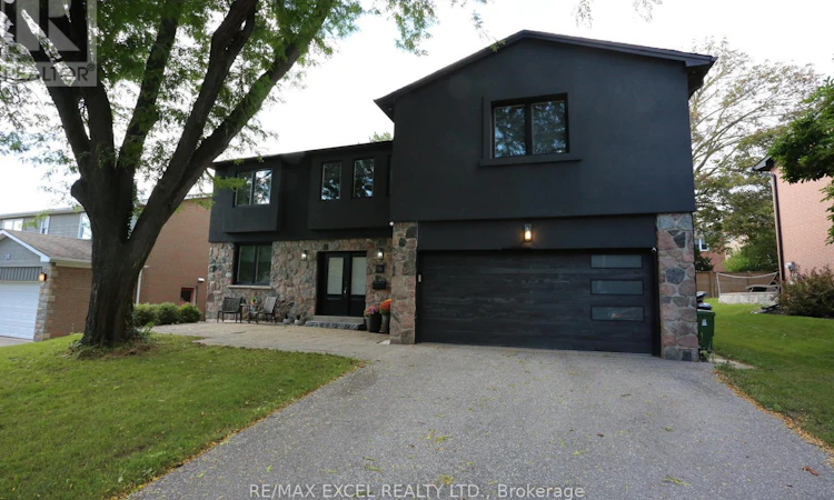 16 Aldenham Crescent