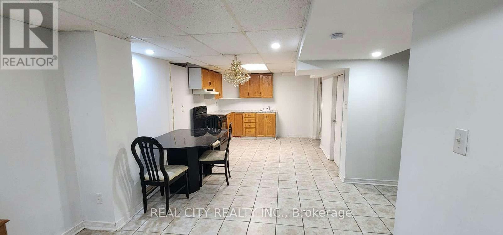19 Fairhill Avenue, Brampton, ON, L7A 2A9 - 6