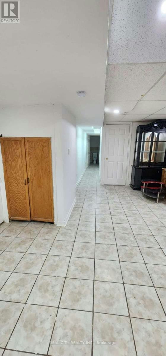 19 Fairhill Avenue, Brampton, ON, L7A 2A9 - 9