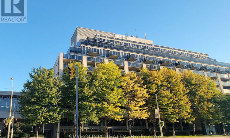 919-1040 The Queensway