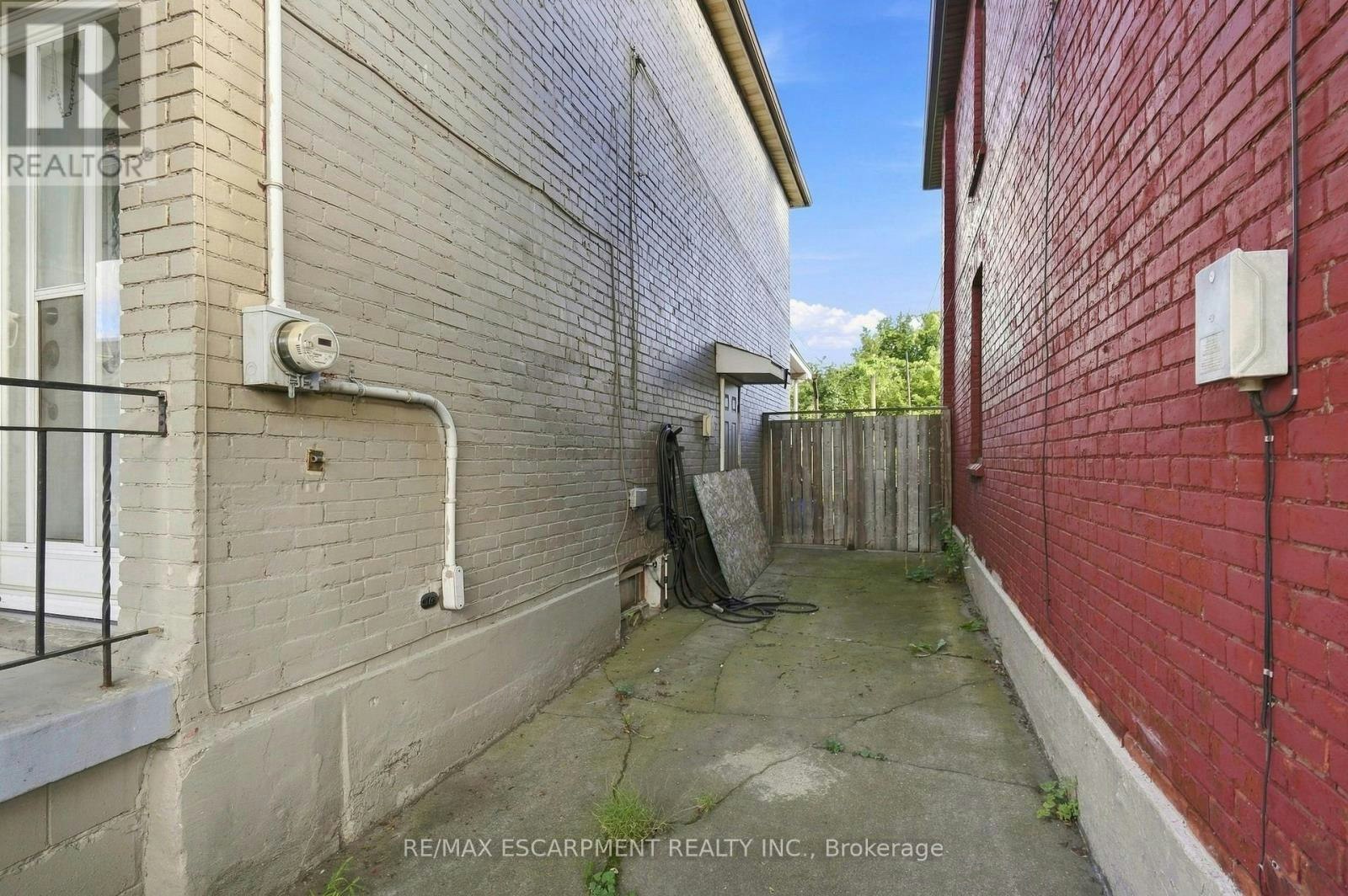 UPPER-15 Clinton Street, Hamilton, ON, L8L 3J7 - 30