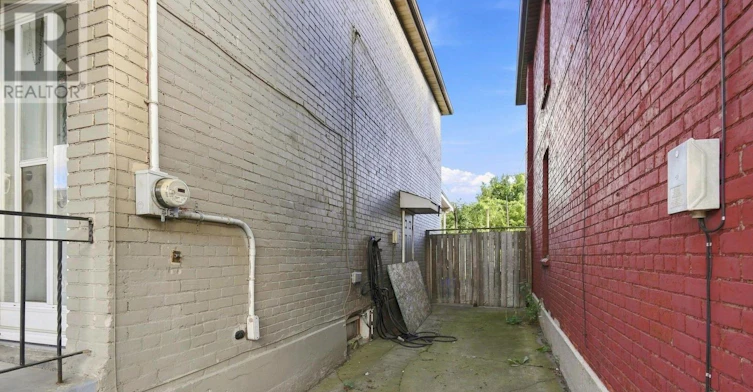 UPPER-15 Clinton Street, Hamilton, ON, L8L 3J7 - 30