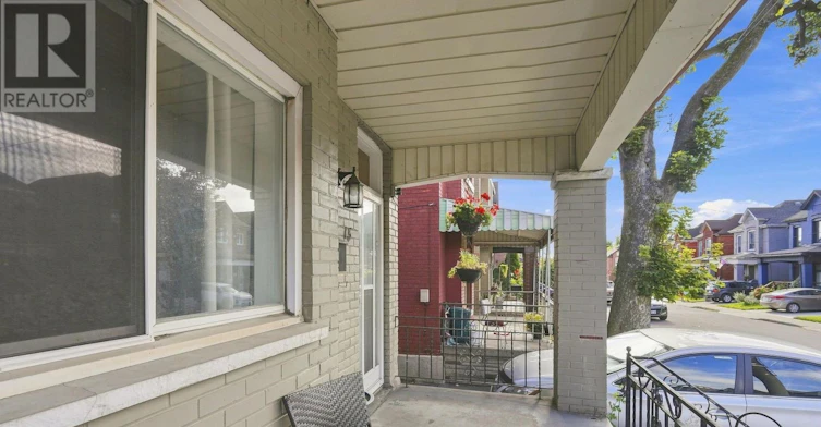 UPPER-15 Clinton Street, Hamilton, ON, L8L 3J7 - 3