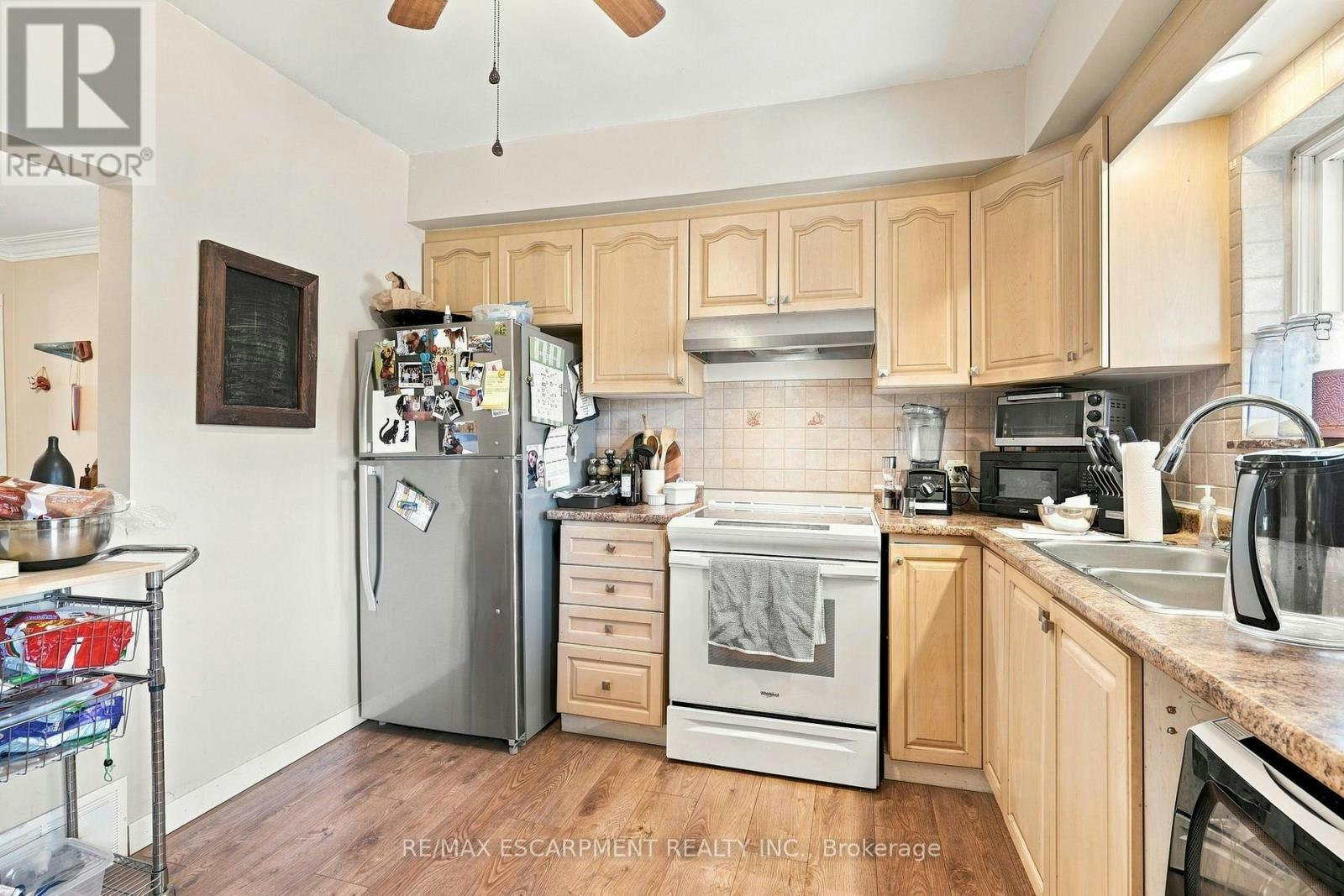 UPPER-15 Clinton Street, Hamilton, ON, L8L 3J7 - 12