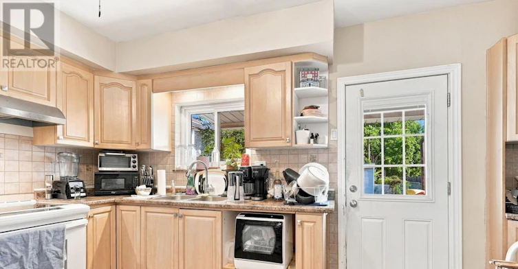 UPPER-15 Clinton Street, Hamilton, ON, L8L 3J7 - 10