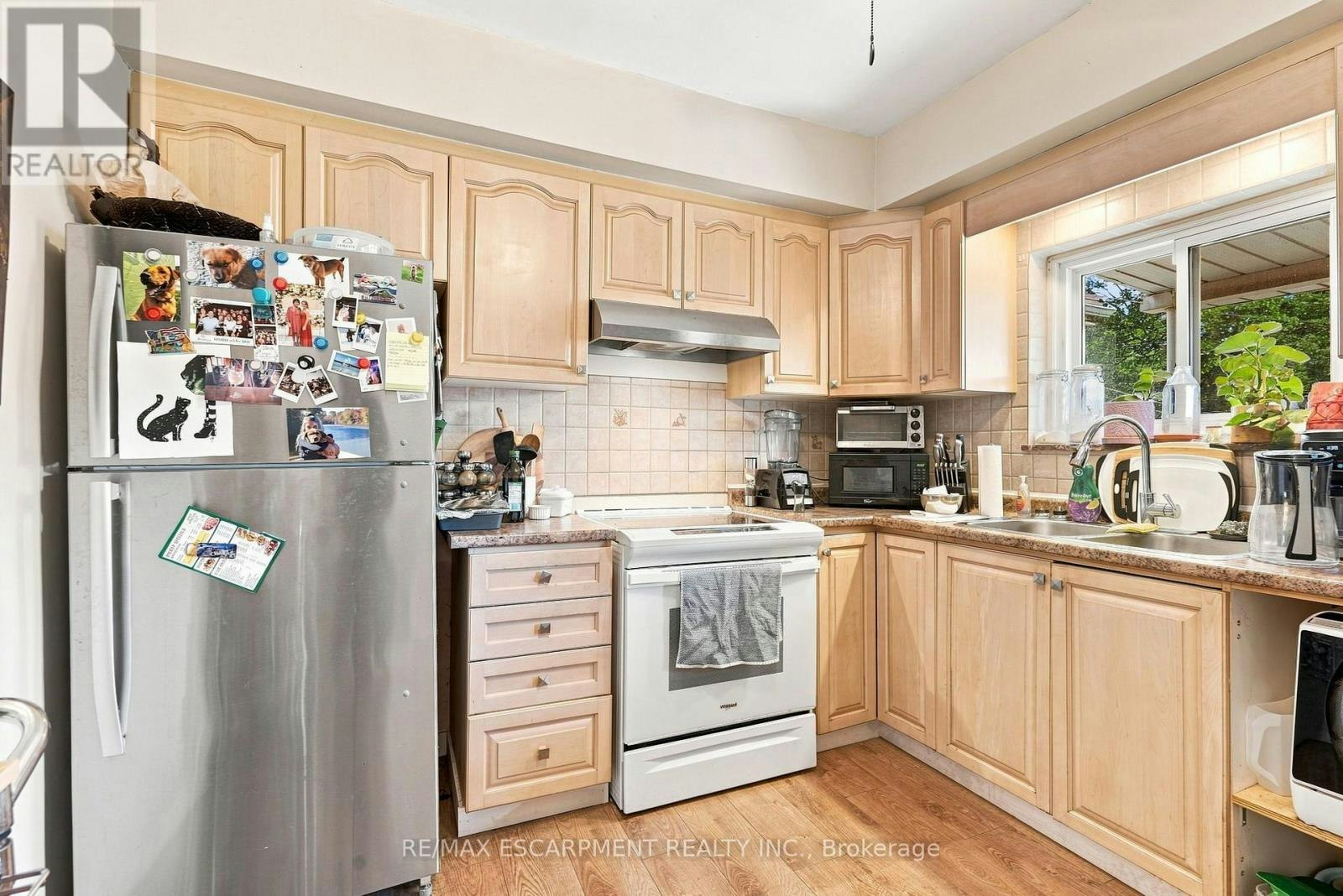 UPPER-15 Clinton Street, Hamilton, ON, L8L 3J7 - 11
