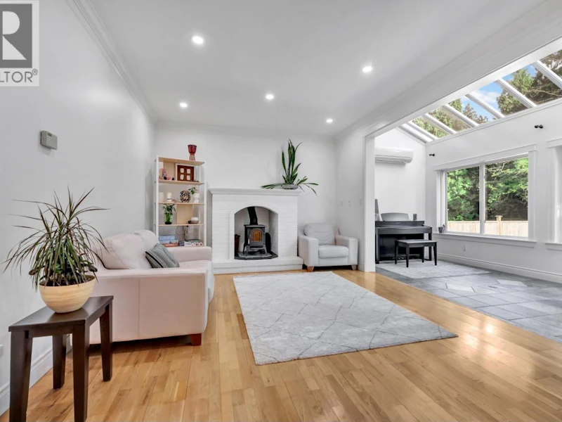 425 Tempe Crescent, North Vancouver BC V7N 1E7
