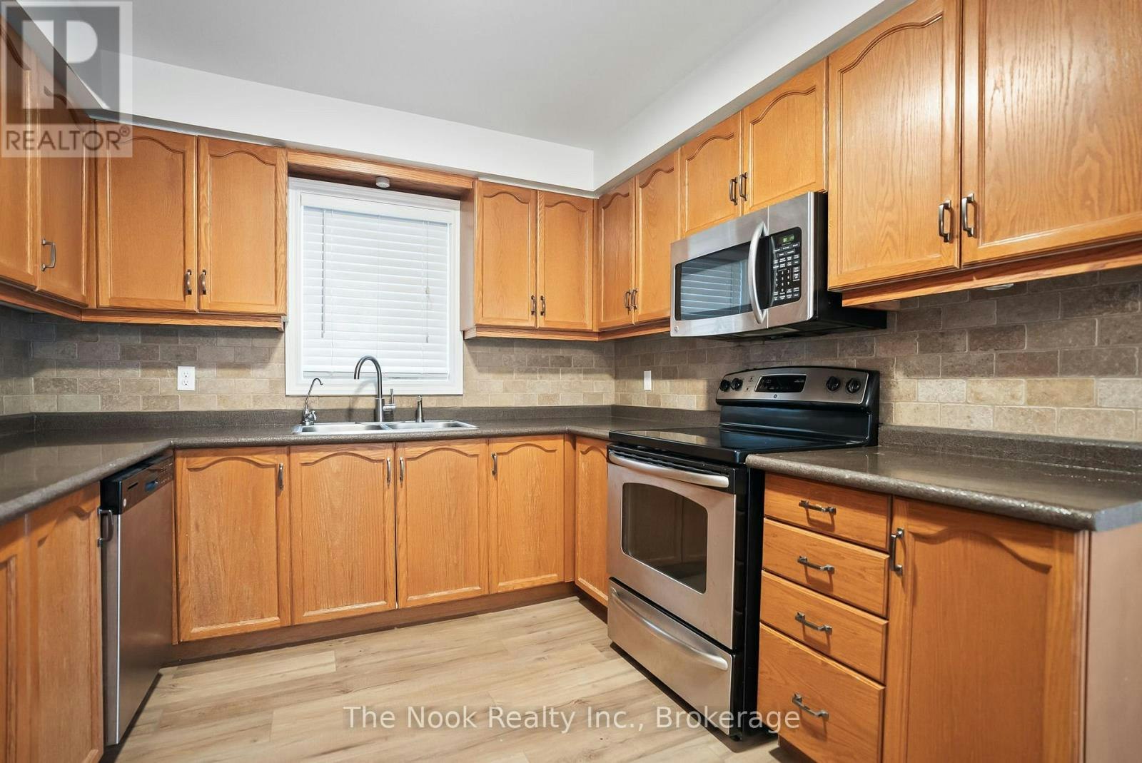 MAIN & UPPER-11 Jollow Drive, Clarington, ON, L1C 4V9 - 15