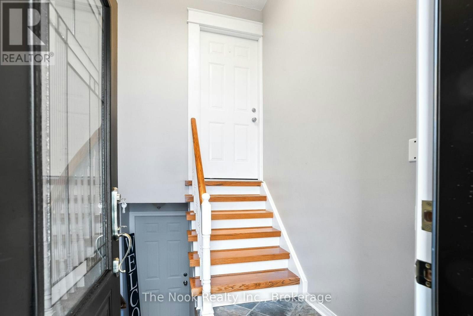 MAIN & UPPER-11 Jollow Drive, Clarington, ON, L1C 4V9 - 2