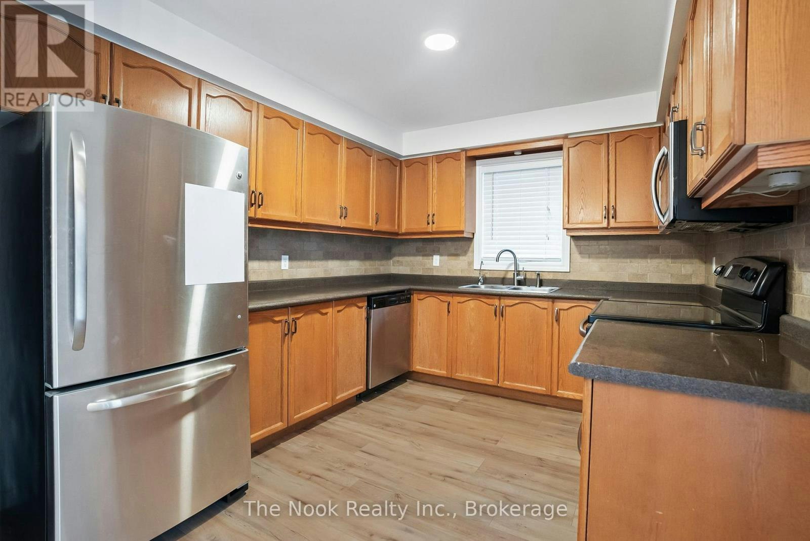 MAIN & UPPER-11 Jollow Drive, Clarington, ON, L1C 4V9 - 14