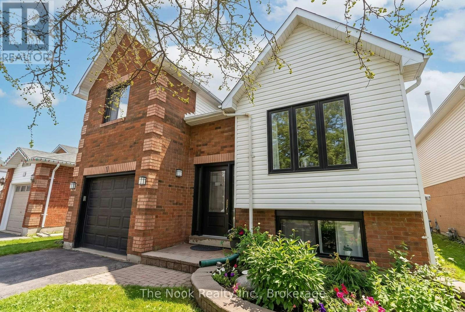 MAIN & UPPER-11 Jollow Drive, Clarington, ON, L1C 4V9