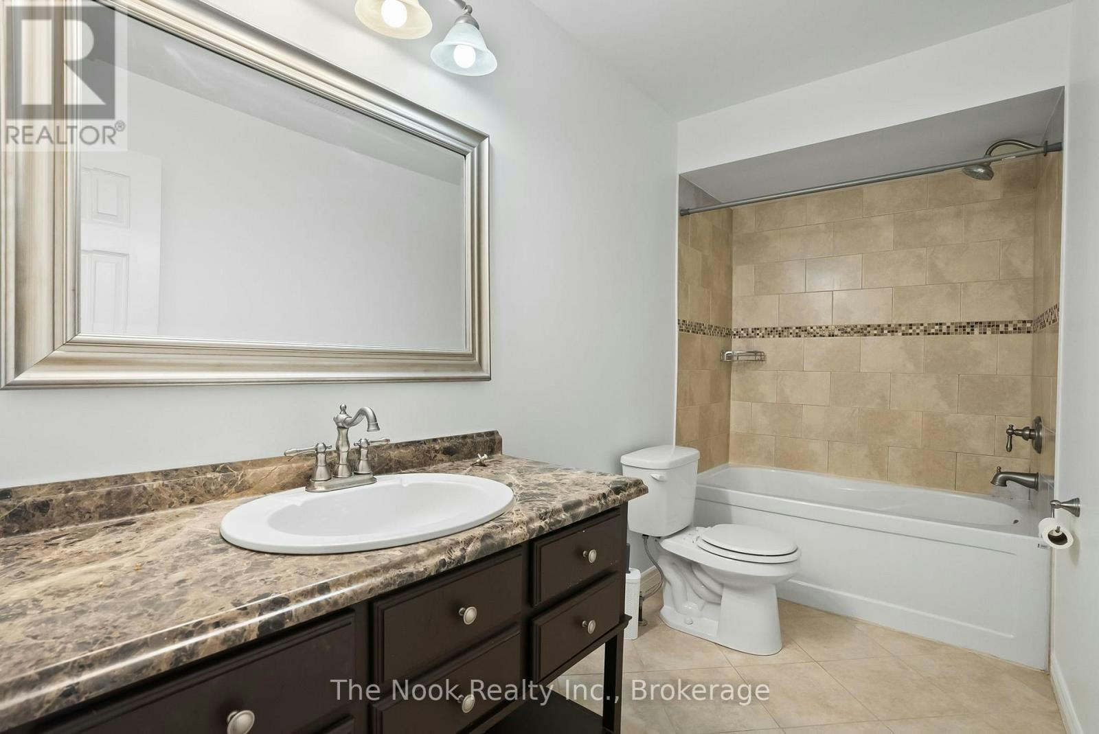 MAIN & UPPER-11 Jollow Drive, Clarington, ON, L1C 4V9 - 12