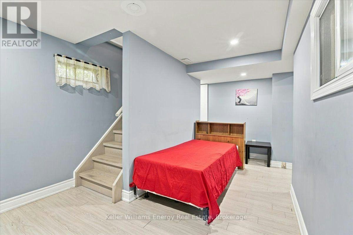 21 Upland Drive, Whitby, ON, L1N 8H9 - 3
