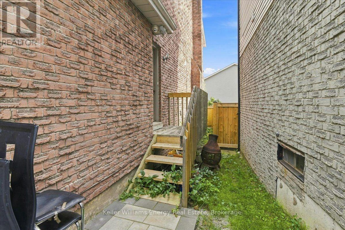 21 Upland Drive, Whitby, ON, L1N 8H9 - 16