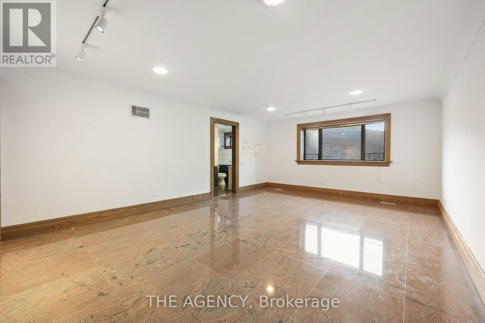 23 Bayview Ridge, Toronto, ON, M2L 1E3 - 23