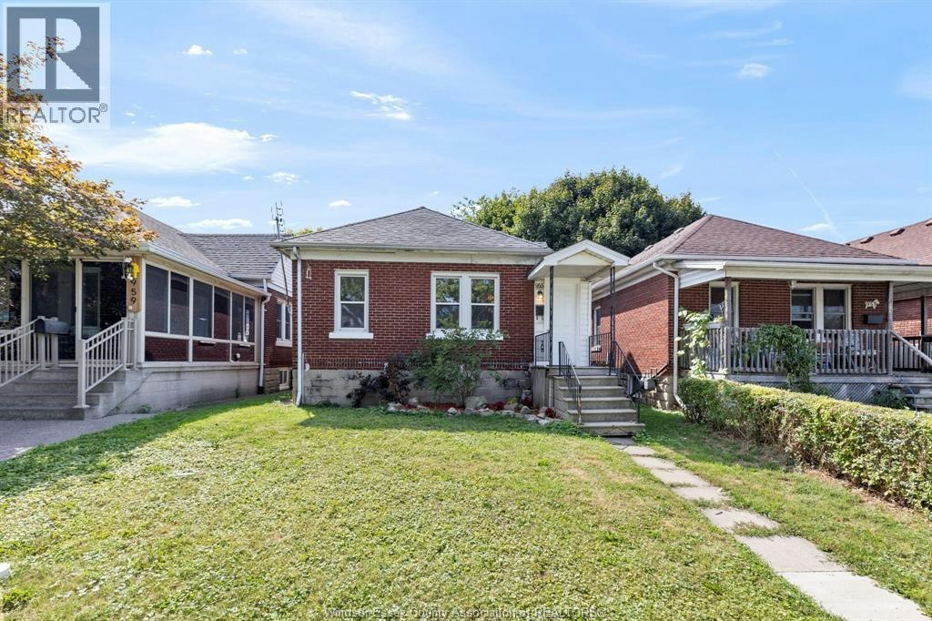 955 Mcewan, Windsor, ON, N9B 2G1