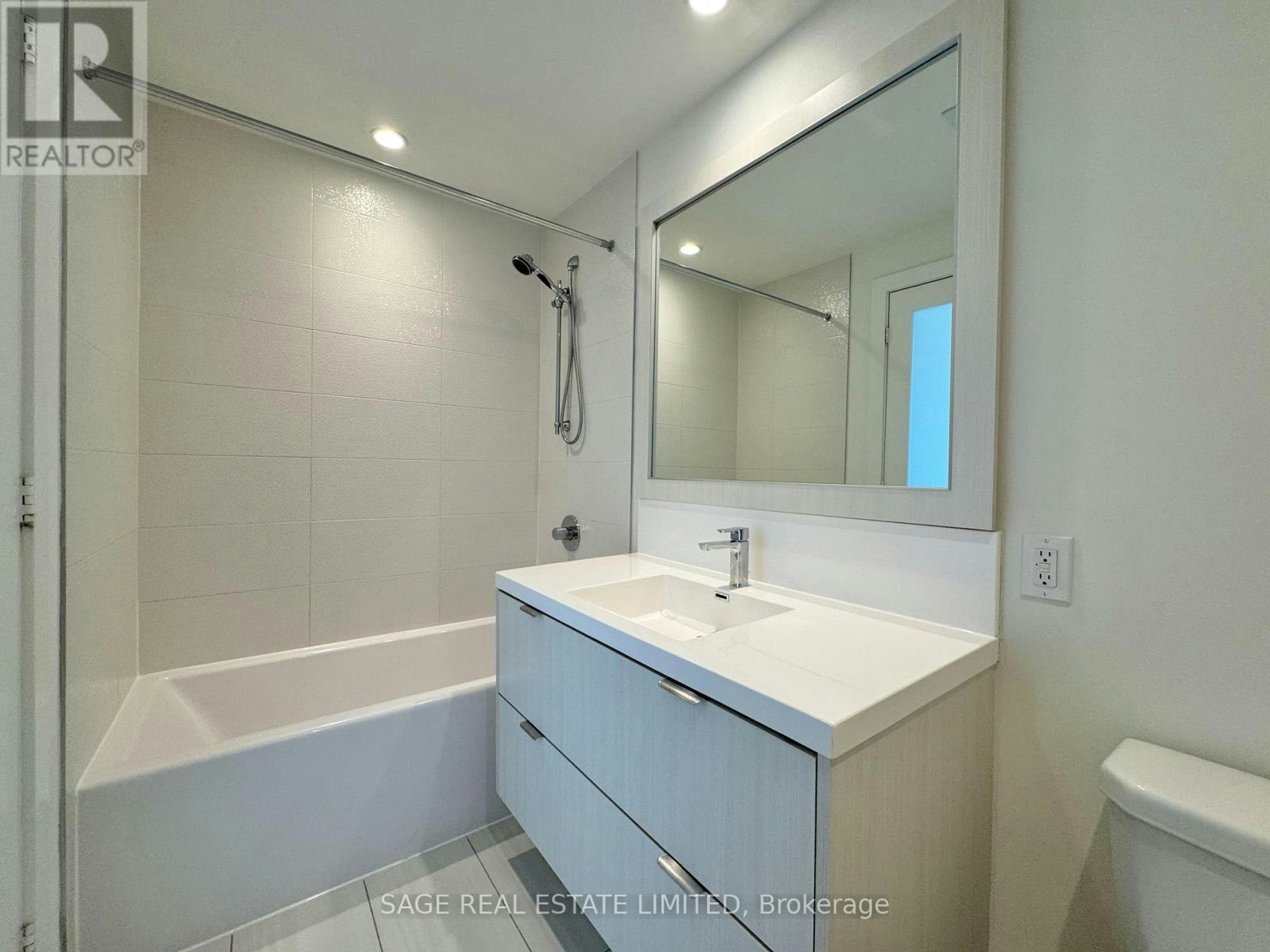 1111-80 Vanauley Street, Toronto, ON, M5T 0C9 - 32