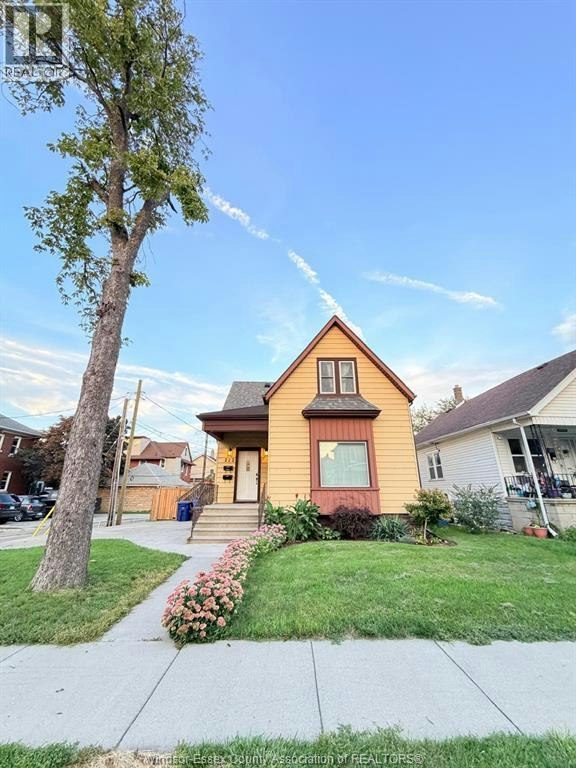 MAIN-222 Gladstone Avenue, Windsor, ON, N9A 2P7