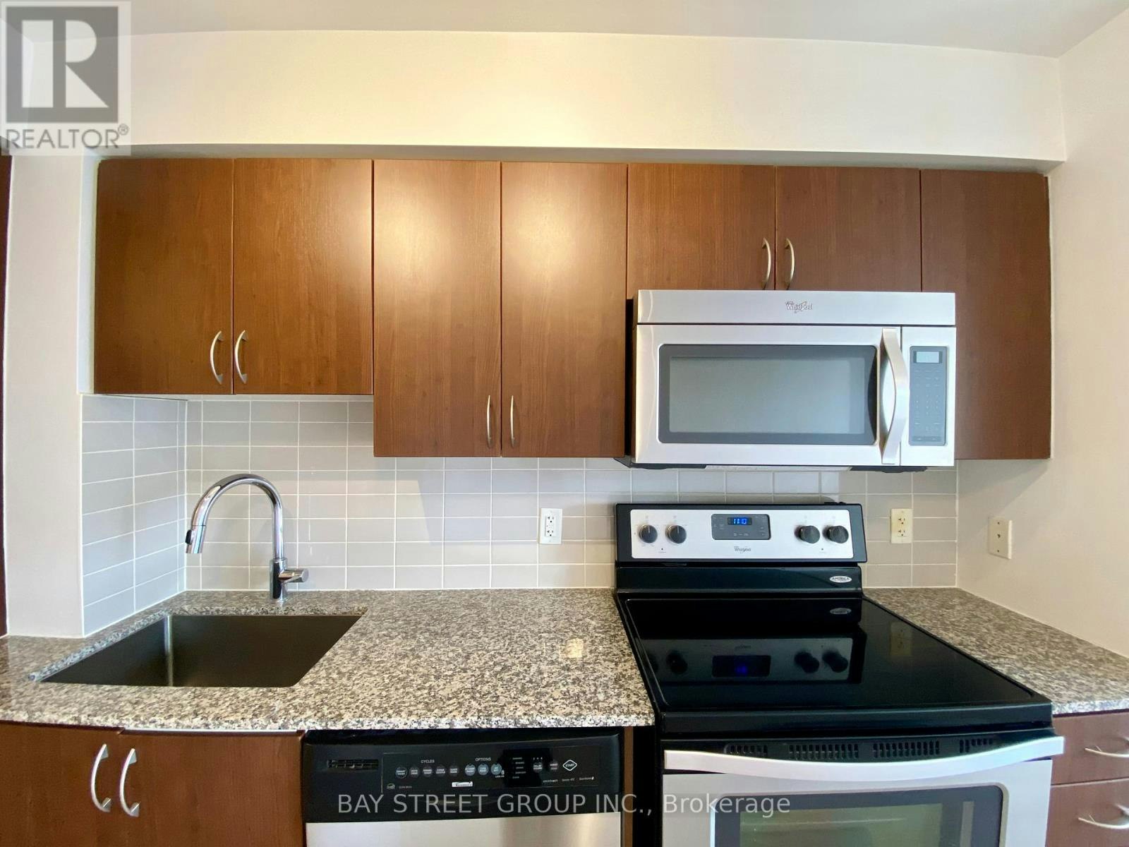 925-370 7 Highway E, Richmond Hill, ON, L4B 0C4 - 7
